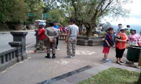 Pembinaan pedagang acung